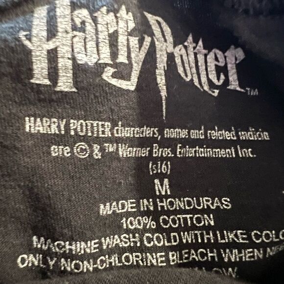 Girls size M Hogwarts school or witchcraft and wizardry black t shirt - Picture 2 of 4